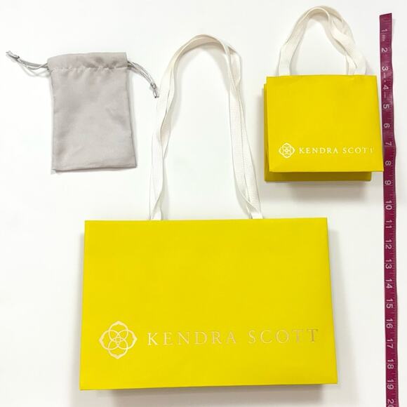 Kendra Scott Gift Packaging - Picture 4 of 4